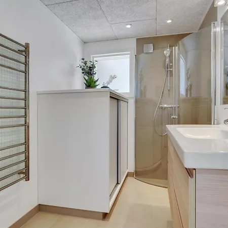 Arnetta - 1-5km From The Sea By Interhome